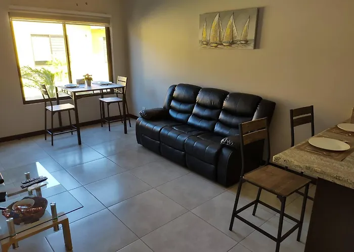 1 New Modern 2 Bed With Shared Pool