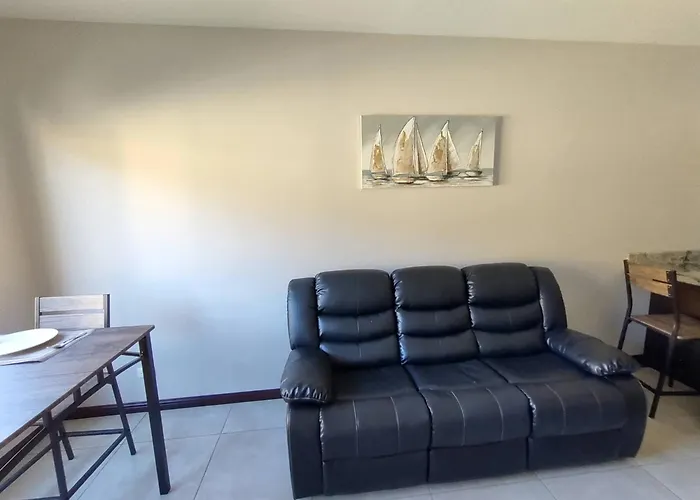 1 New Modern 2 Bed With Shared Pool *