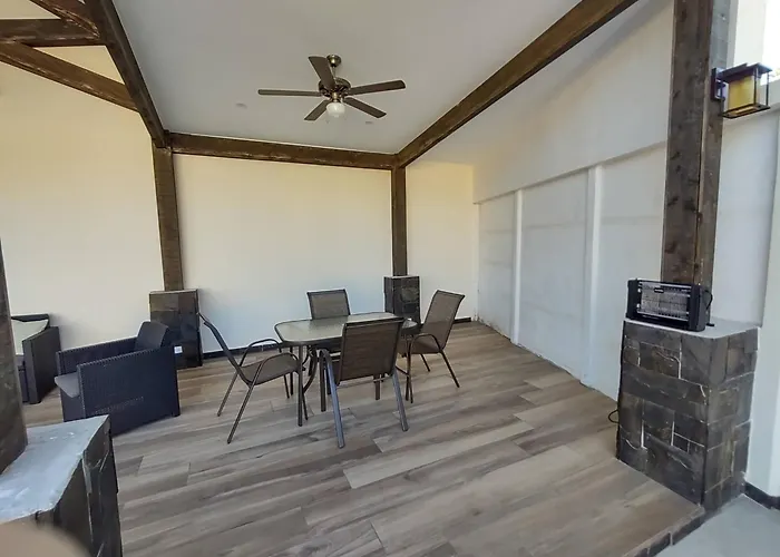 Сasa de vacaciones 1 New Modern 2 Bed With Shared Pool Guardia