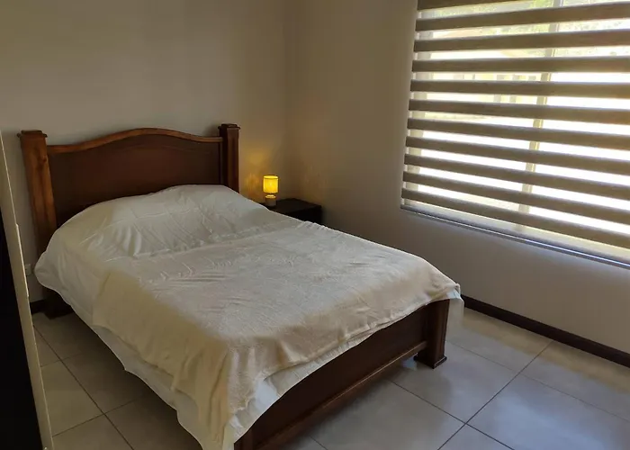 1 New Modern 2 Bed With Shared Pool