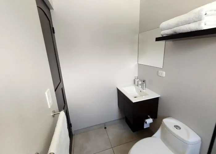 Сasa de vacaciones 1 New Modern 2 Bed With Shared Pool Guardia