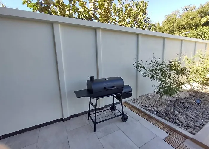 1 New Modern 2 Bed With Shared Pool * Guardia